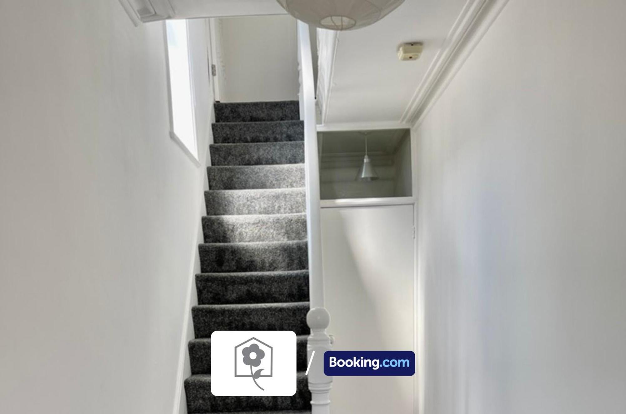 Netley Village Apartment By Your Stay Solutions Short Lets & Serviced Accommodation Netley Southampton With Free Wi-Fi Hamble-le-Rice Exteriér fotografie
