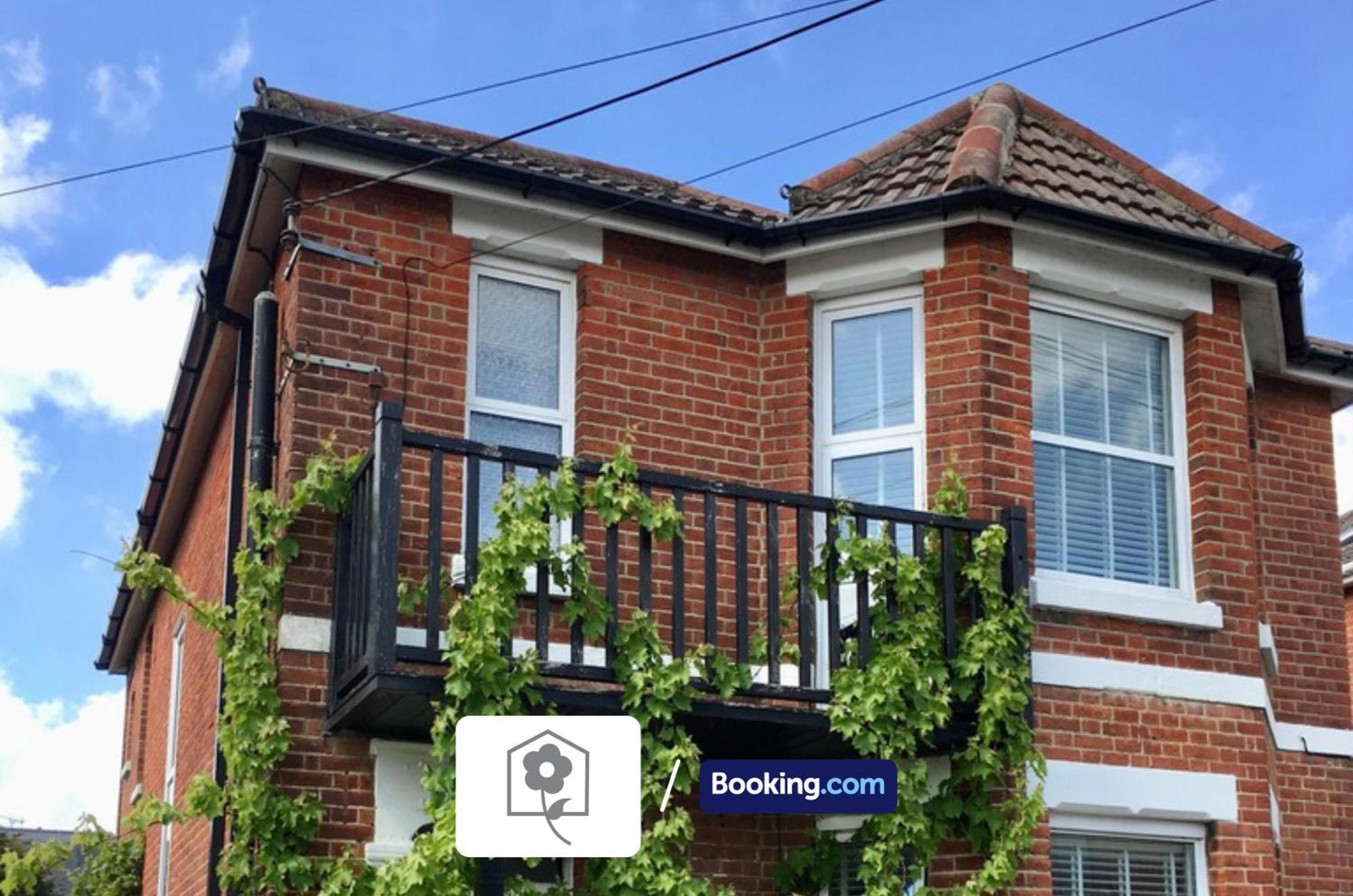 Netley Village Apartment By Your Stay Solutions Short Lets & Serviced Accommodation Netley Southampton With Free Wi-Fi Hamble-le-Rice Exteriér fotografie